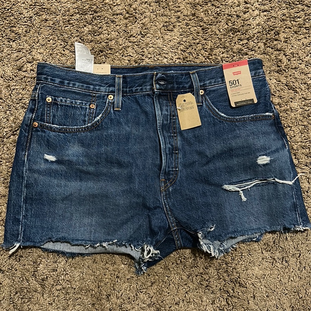 Levi’s 501 size 33. Dark wash